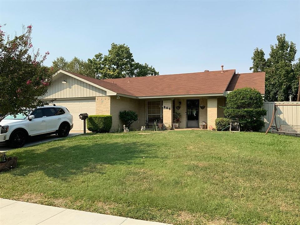1st image of 606 W Grenoble Dr