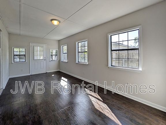 5th image of 150 Bowlan St N
