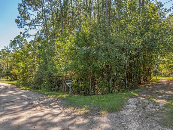 4th image of 1056 Village Green Ct