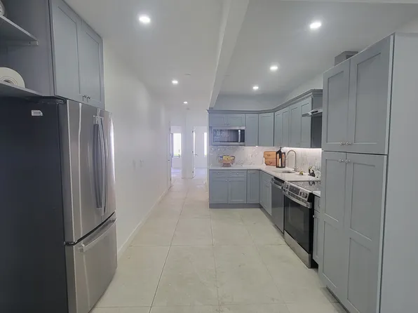 2041 Strauss Street image 6 of 40