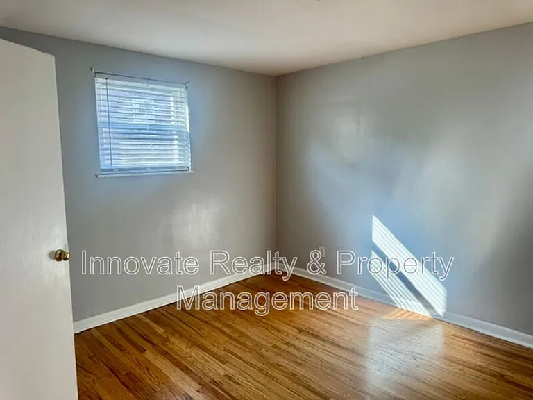 9513 Hoff St #8 — Photo 11