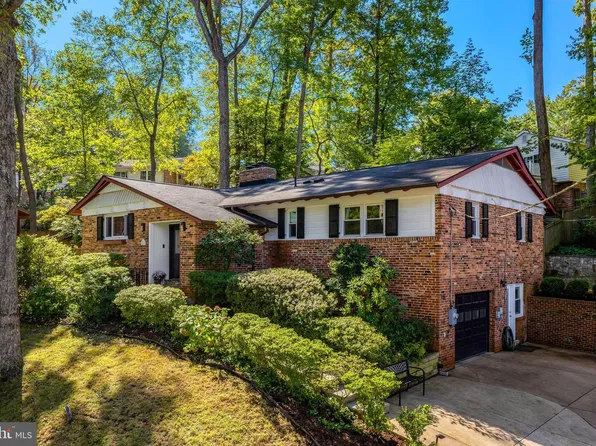 9137 Santayana Dr, Fairfax, VA 22031
