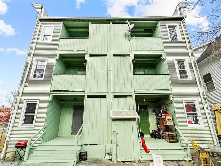 746-748 Maple St — Photo 19