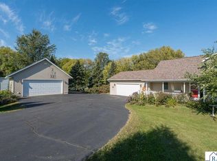 26728 Sioux Trl, Madison Lake, MN 56063