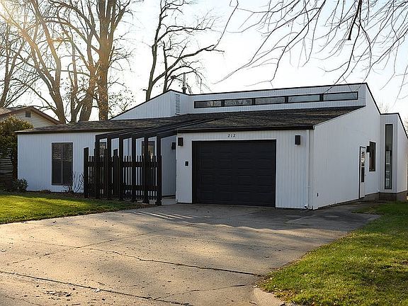 2nd image of 212 Thomas Dr