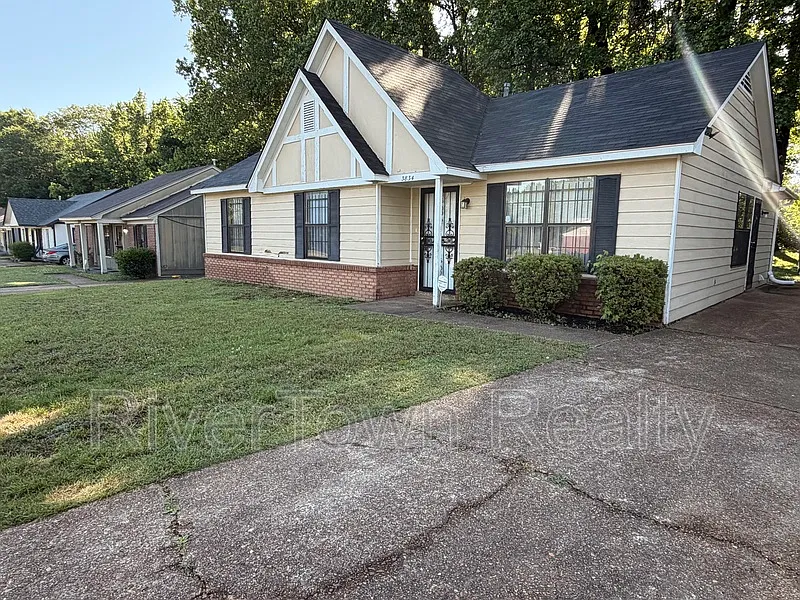 Building Photo - 3834 Windermere Rd