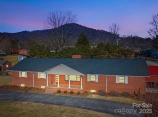 9 Link St, Burnsville, NC 28714
