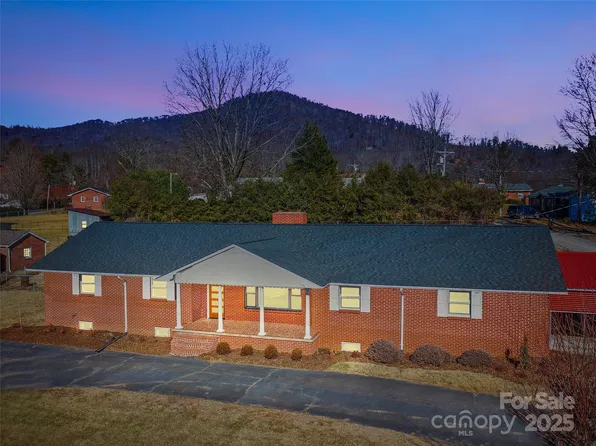 9 Link St, Burnsville, NC 28714