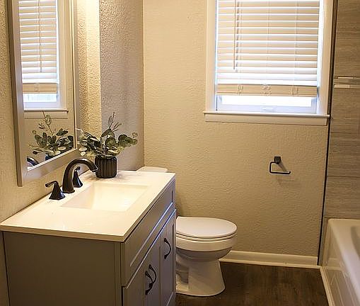 5th image of 427 Campus St