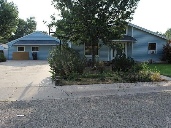 3rd image of 914 Lowell Dr