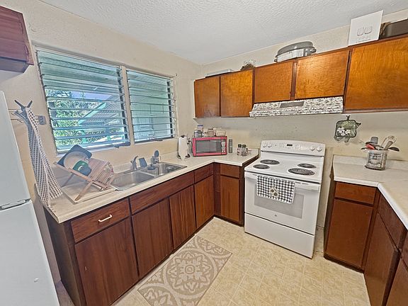 5th image of 15-2712 Hou St