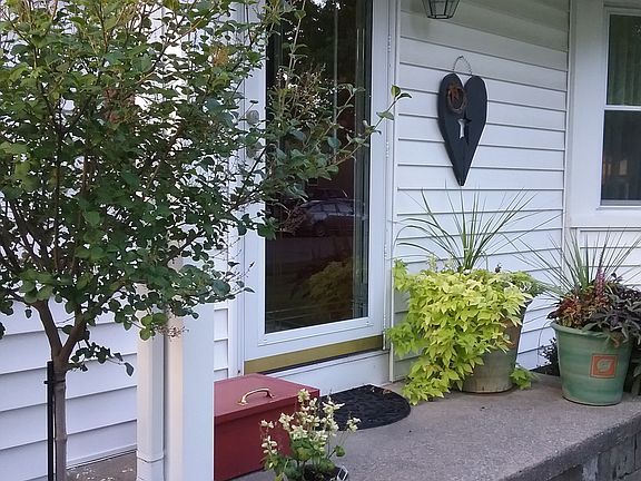 2nd image of 614 Woodbury Dr