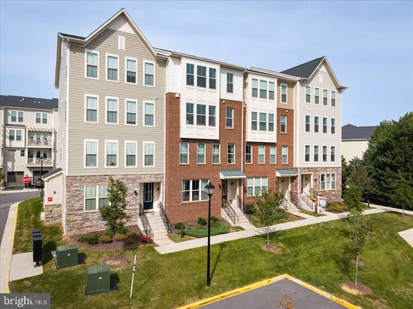 1006 Galena Dr NE, Leesburg, VA 20176