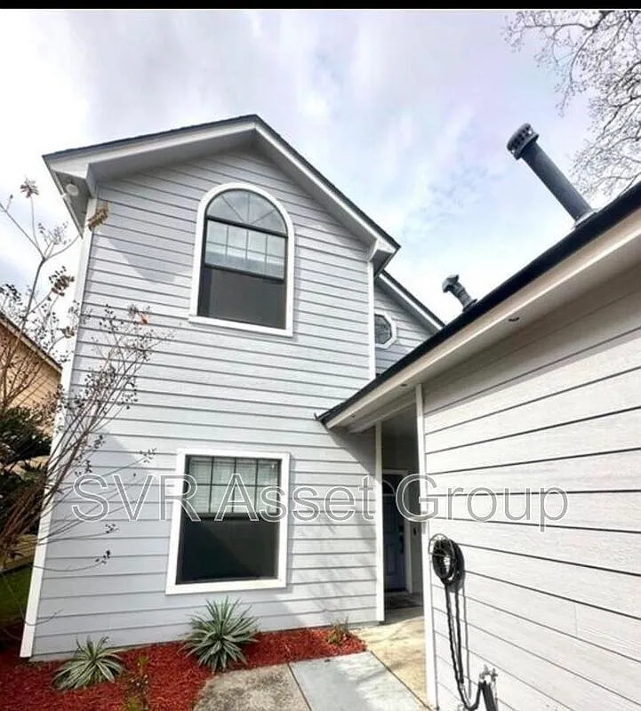 2 bed, 2.0 bath, 1301 sqft, $2,050 — Photo 2