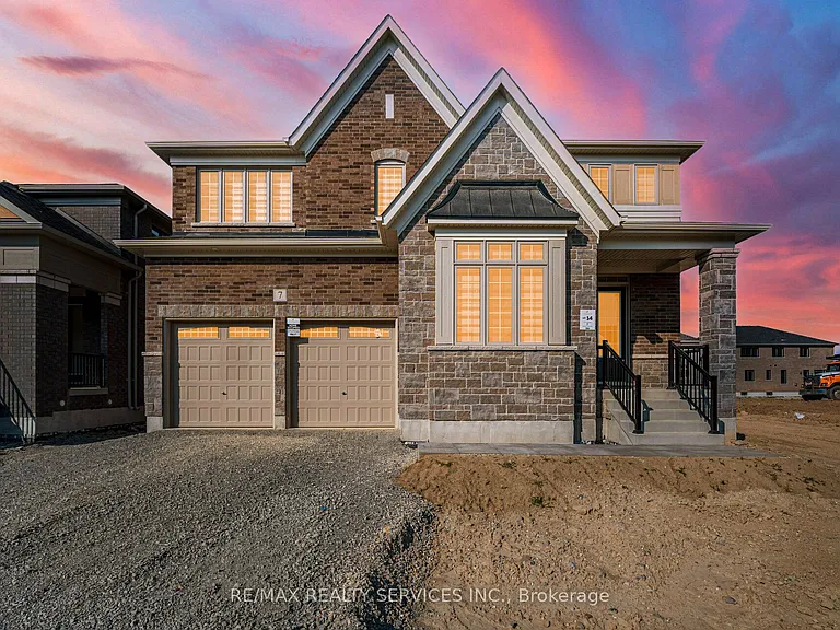 7 Sandhill Cres N — Photo 1