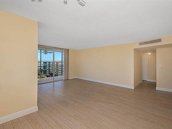 4th image of 1100 Saint Charles Place #PH12
