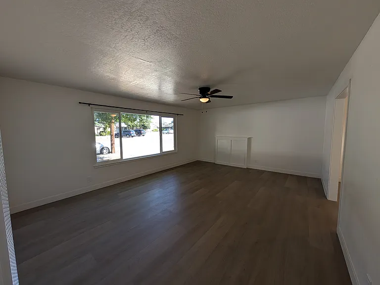1550 Valley View Rd #25 — Photo 6