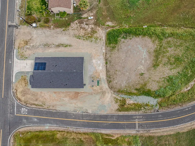 2426 Village Dr — Photo 62