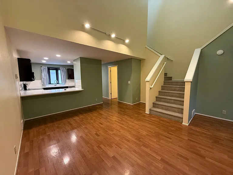 1050 NE Butler Market Rd #2 — Photo 4