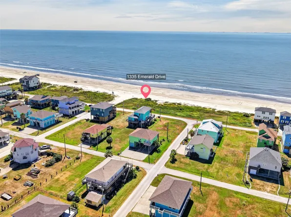 1335 Emerald Dr, Crystal Beach, TX 77650