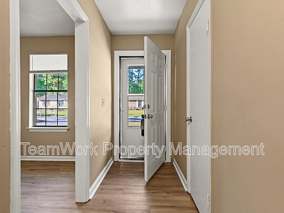4th image of 260 Dorchester Manor Blvd