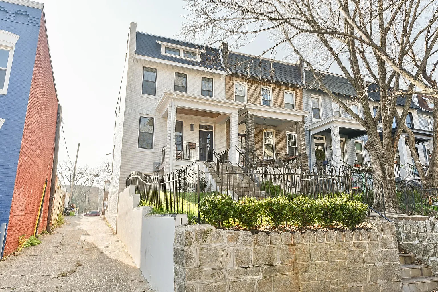 327 L St NE photo 1