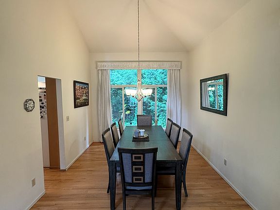 5th image of 2337 233rd Ave NE