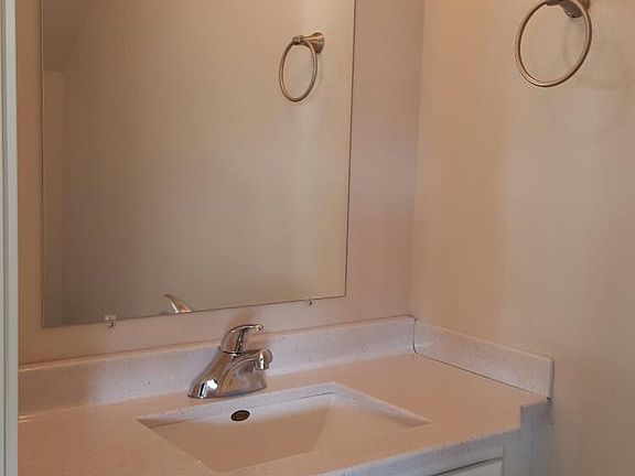 5th image of 651 21st St Unit 2