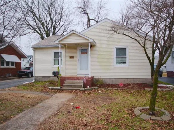 620 Halloran Ave, Wood River, IL 62095