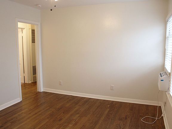 5th image of 2825 W Woodlawn Ave