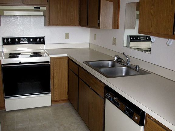 2nd image of 745 SE 8th Ave APT 103