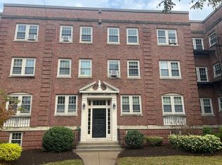 10 Presidents Ln UNIT 10, Quincy, MA 02169