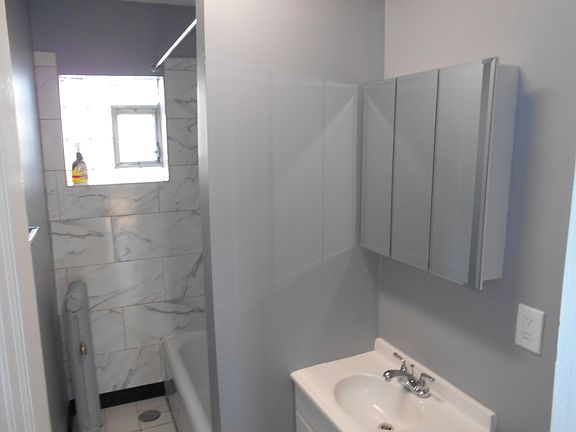 5th image of 7522 N Damen Ave APT 3