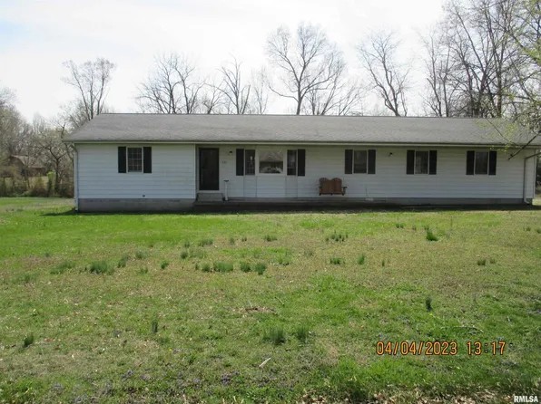 207 W Walnut St, Odin, IL 62870