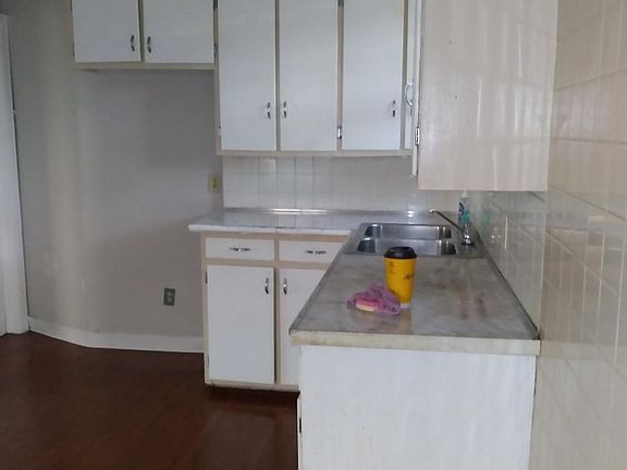 3rd image of 2848 E 102nd St