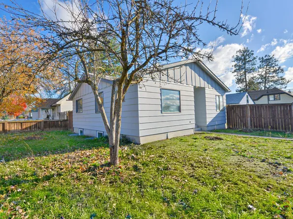 2912 N Hemlock St, Spokane, WA 99205
