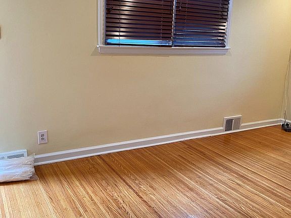 5th image of 1140 Longshore Ave