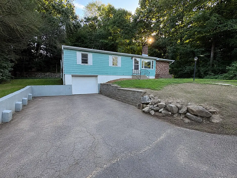 381 Colonial St