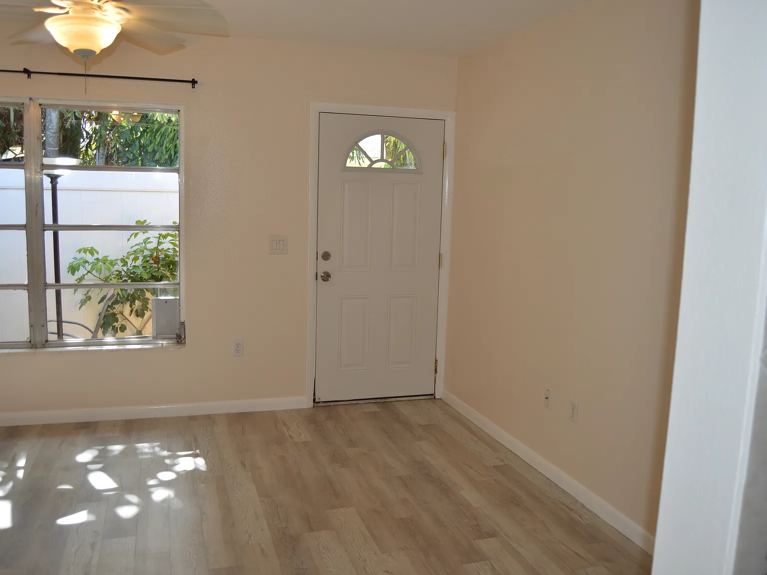 2 bed, 800 sqft, $1,575 — Photo 3