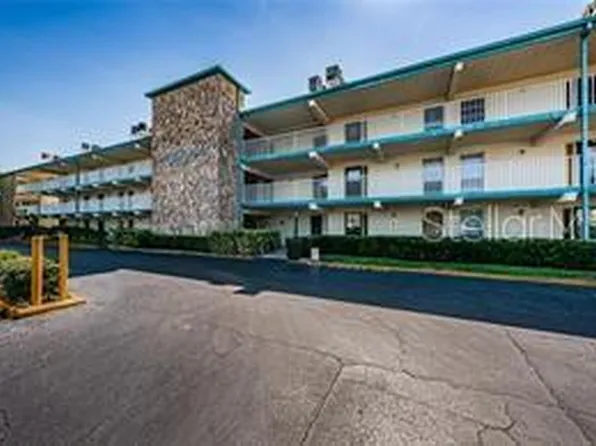 6100 12th St S APT 315, Saint Petersburg, FL 33705