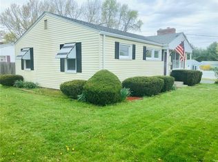 2 Crest Dr, Lincoln, RI 02865