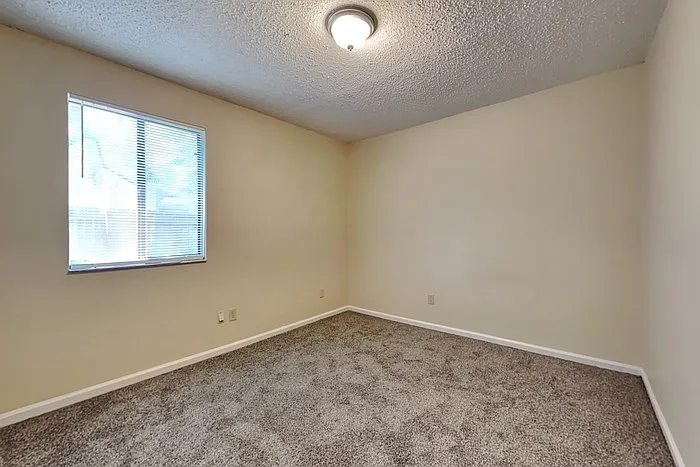 3 bed, 2.0 bath, 1305 sqft, $1,875 — Photo 4