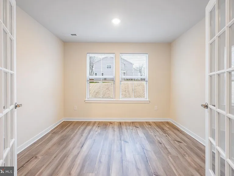 923 Magnolia Ln — Photo 6