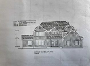 20 Oak Meadow Ln, Bellport, NY 11713