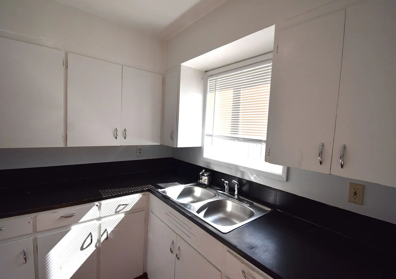 Cottage Apartments — Photo 4