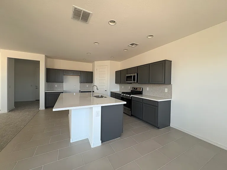 Full Kitchen 1