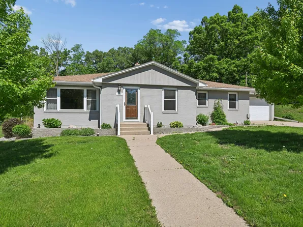 110 Circle Dr, Jackson, MN 56143