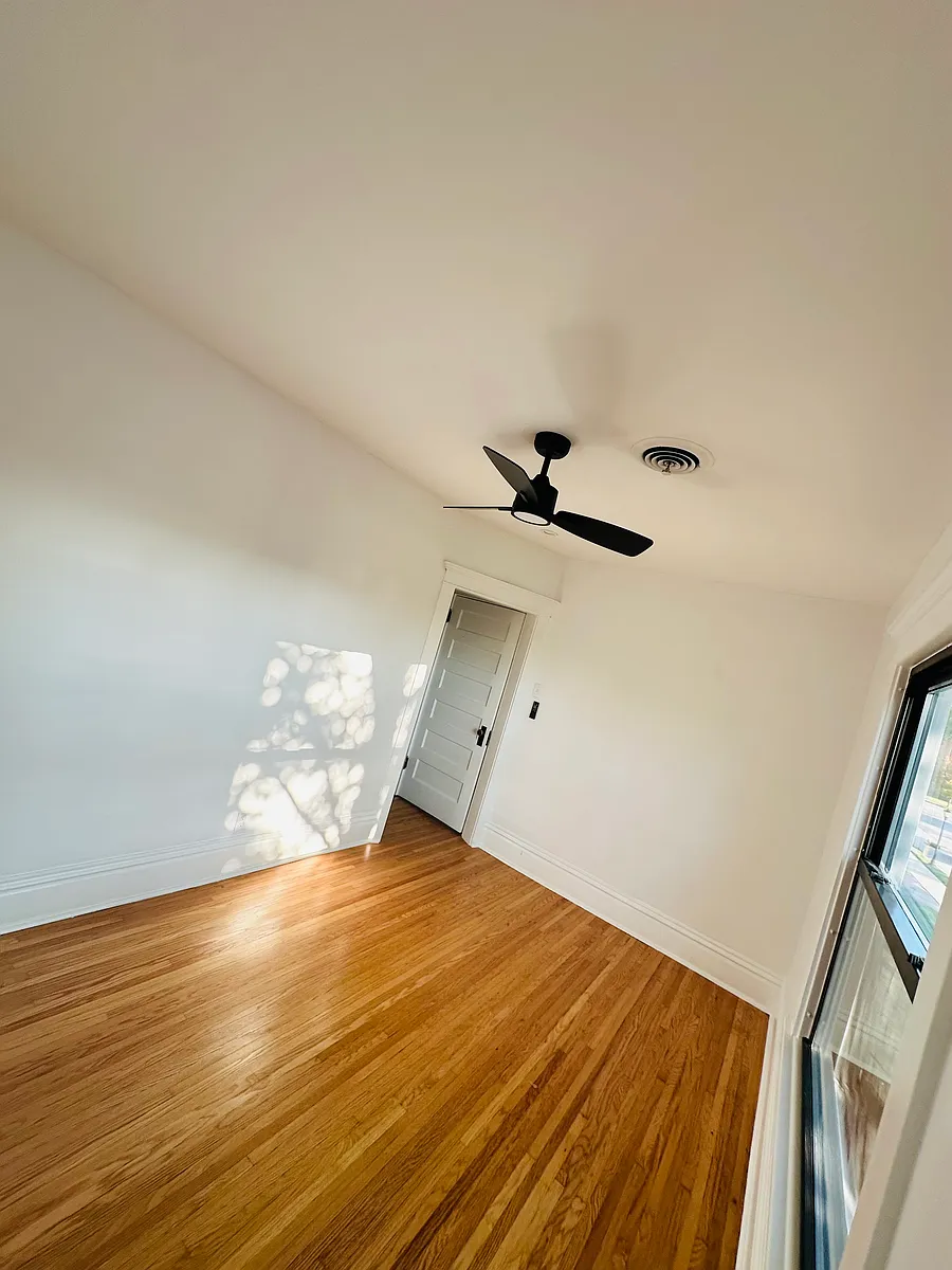 Building Photo - 105 Chicago Rd #2B