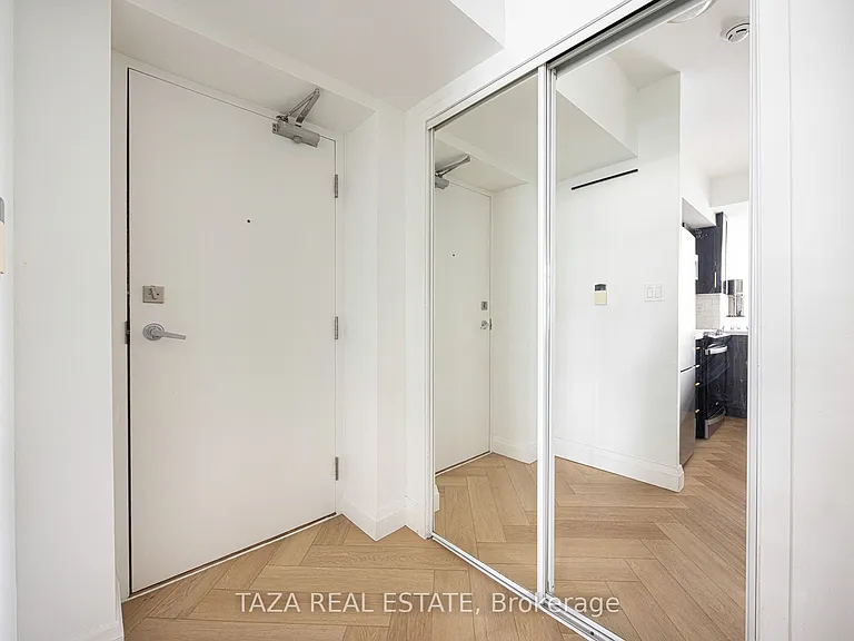 10 Navy Wharf Ct #1705 — Photo 18