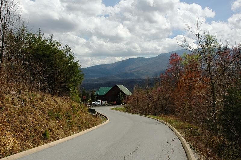 1st image of Mountain Dr